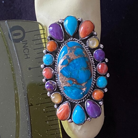 Sterling Silver 925 Ring. Turquoise with matrix stone surrounded by 16 stones. - Picture 3 of 4